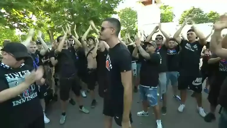 Fanii FCSB-ului fac atmosferă &icirc;nainte de meciul cu Dinamo (22.07.2023)