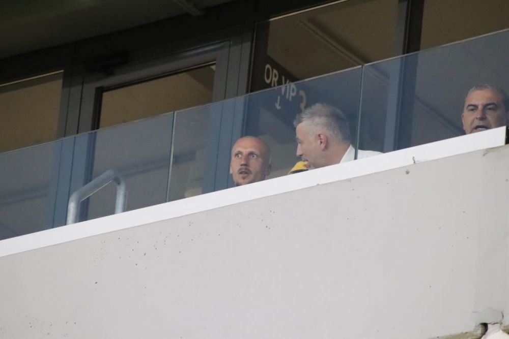 Selecționerul și căpitanul naționalei, invitați de lux la FCSB - Dinamo _3
