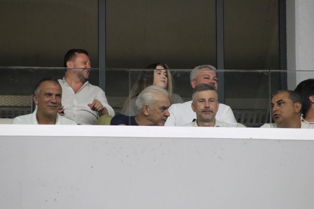 Scenografie cu mesaj multiplu pusă la punct de fanii FCSB-ului la meciul cu Dinamo_8