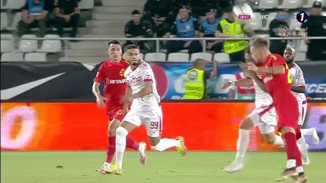 Ciocnire de coșmar între Pantea și Bani! Dinamovistul, umplut de sânge_9