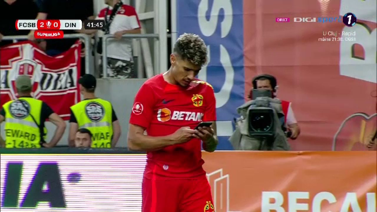 Un fan dinamovist și-a aruncat telefonul spre Florinel Coman! Fotbalistul a avut o reacție genială _8