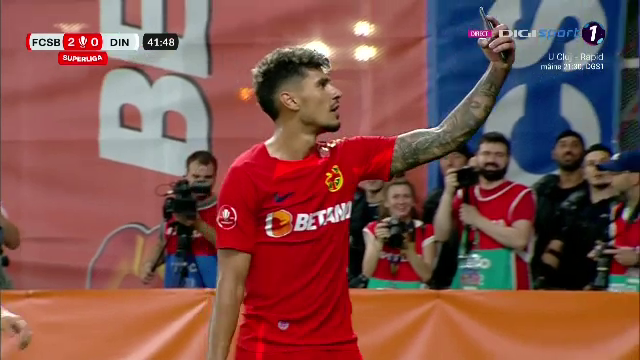 Un fan dinamovist și-a aruncat telefonul spre Florinel Coman! Fotbalistul a avut o reacție genială _11