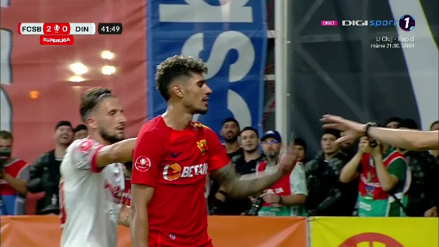 Un fan dinamovist și-a aruncat telefonul spre Florinel Coman! Fotbalistul a avut o reacție genială _25