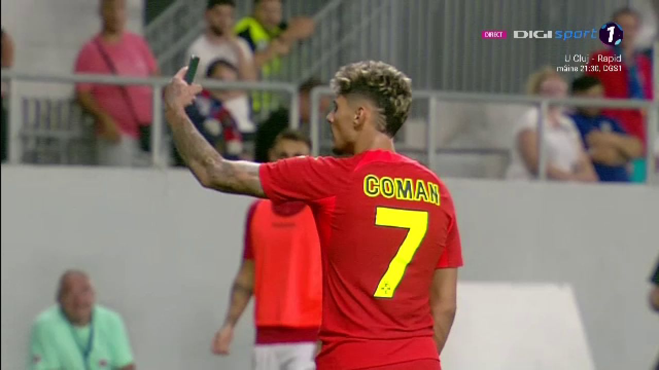 Un fan dinamovist și-a aruncat telefonul spre Florinel Coman! Fotbalistul a avut o reacție genială _36