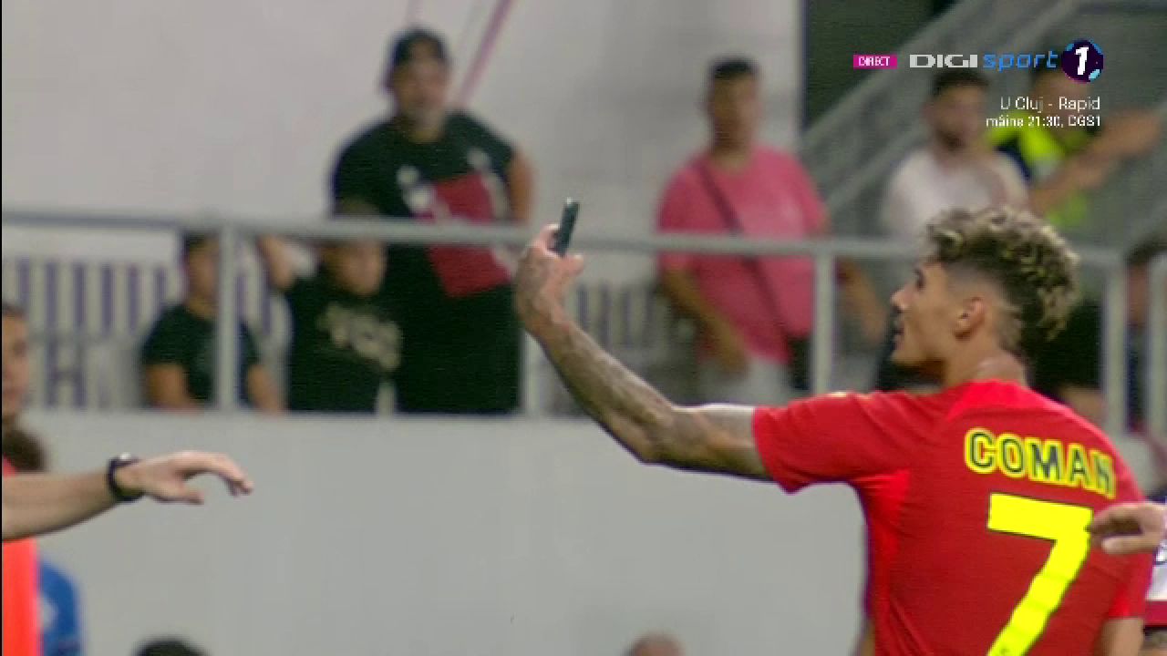 Un fan dinamovist și-a aruncat telefonul spre Florinel Coman! Fotbalistul a avut o reacție genială _40