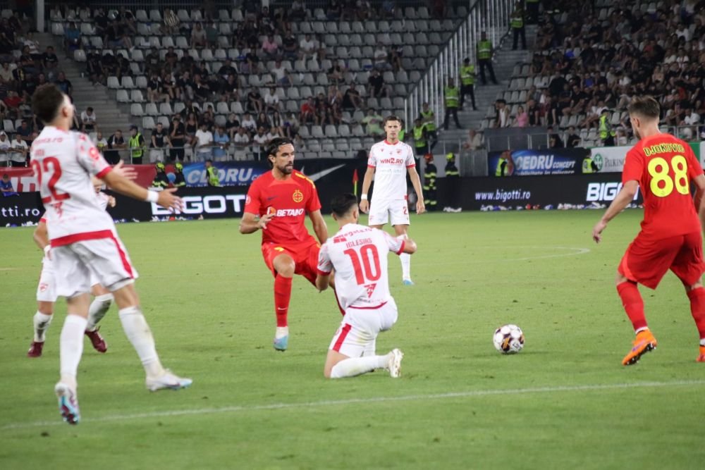 Derby-ul, în imagini. Meciul dintre FCSB și Dinamo a avut de toate_76