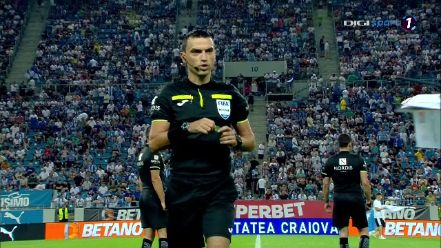 Ovidiu Hațegan a revenit la centru în Liga 1! Cele mai tari imagini cu arbitrul român_8