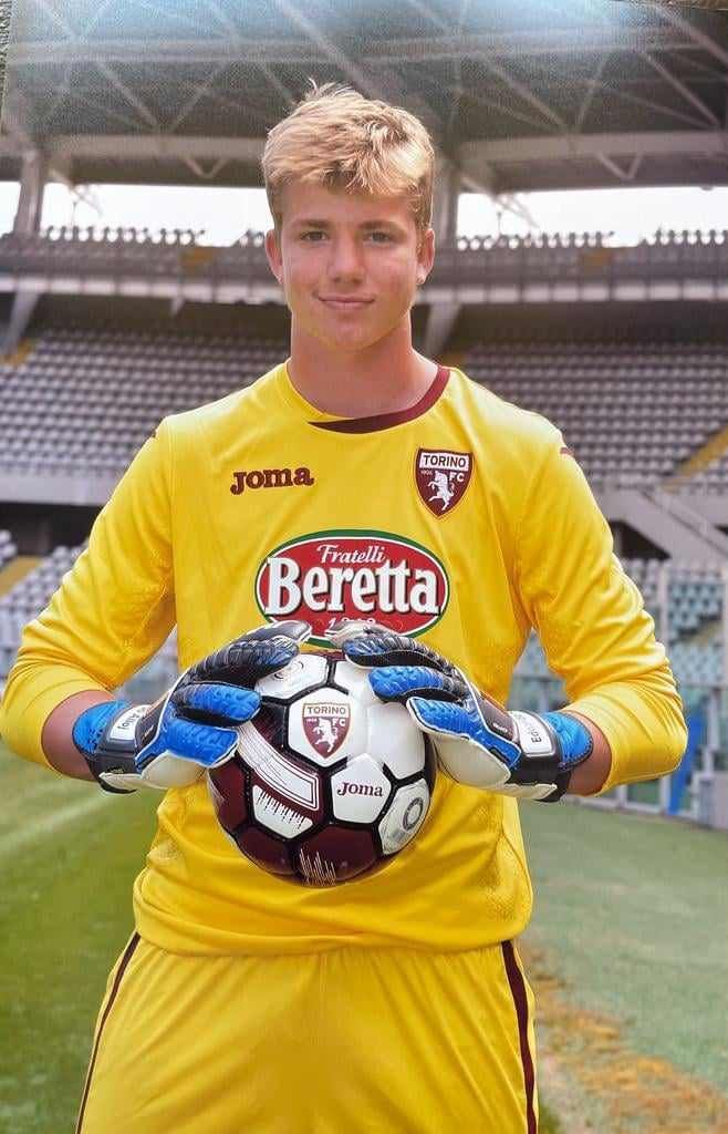 Portarul român care a apărat la Juventus Torino și Torino FC a semnat cu o nouă echipă: ”Sunt puțini de vârsta mea care joacă la profesioniști”!_16