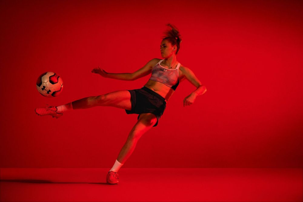 Under Armour a lansat primele ghete dedicate exclusiv fotbalistelor (P)_2