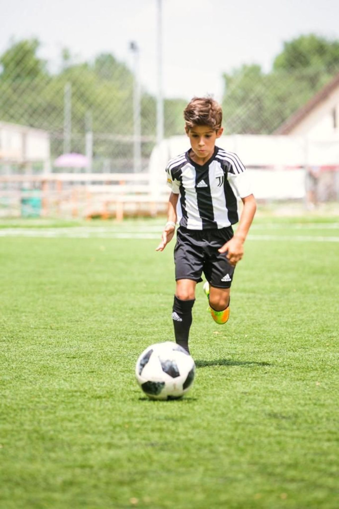 Cum e să spui pas lui Juventus și să ajungi apoi numărul 1 într-un domeniu din motorsport! Povestea puștiului român care domină cursele de karting_1