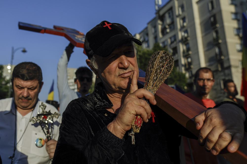 „Îl ia Dracu' de urechi pe bărbat și-i zice: 'Du-te la bărbat!'” Gigi Becali, discurs homofob în direct după marșul LGBTQ+: „Facem marș de curățare!” _5