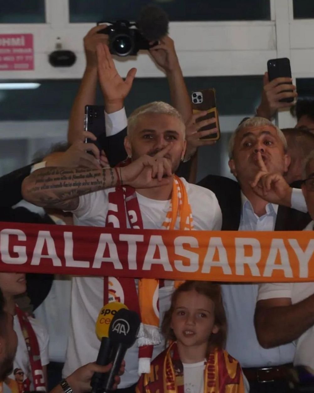 Mauro Icardi, ovaționat de peste 40.000 de suporteri. Imagini de la prezentarea spectaculoasă a argentinianului, la Galatasaray