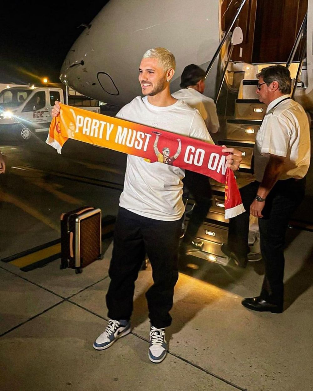 Mauro Icardi, ovaționat de peste 40.000 de suporteri. Imagini de la prezentarea spectaculoasă a argentinianului, la Galatasaray_9