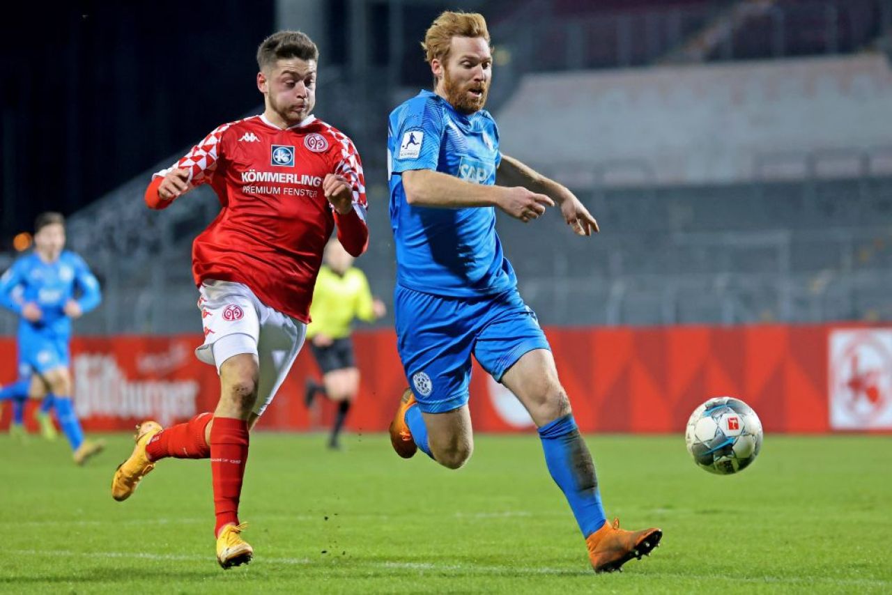 Unde s-a transferat fotbalistul român de națională care a jucat trei sezoane la Borussia Dortmund_5