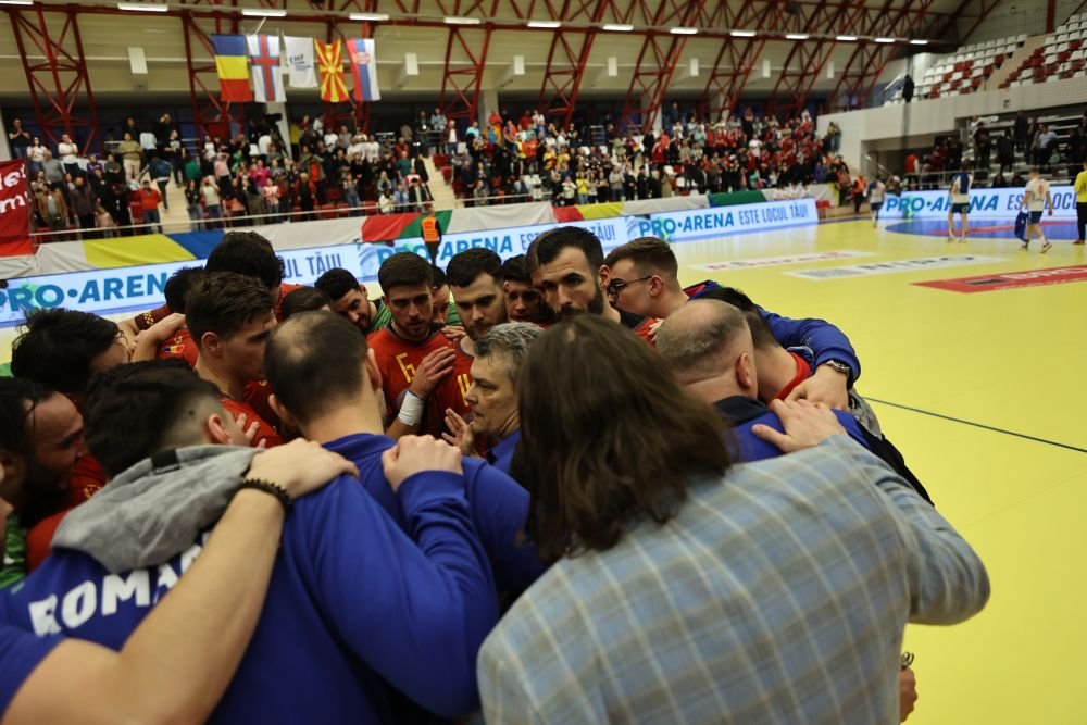Un fost internațional îi apără pe 