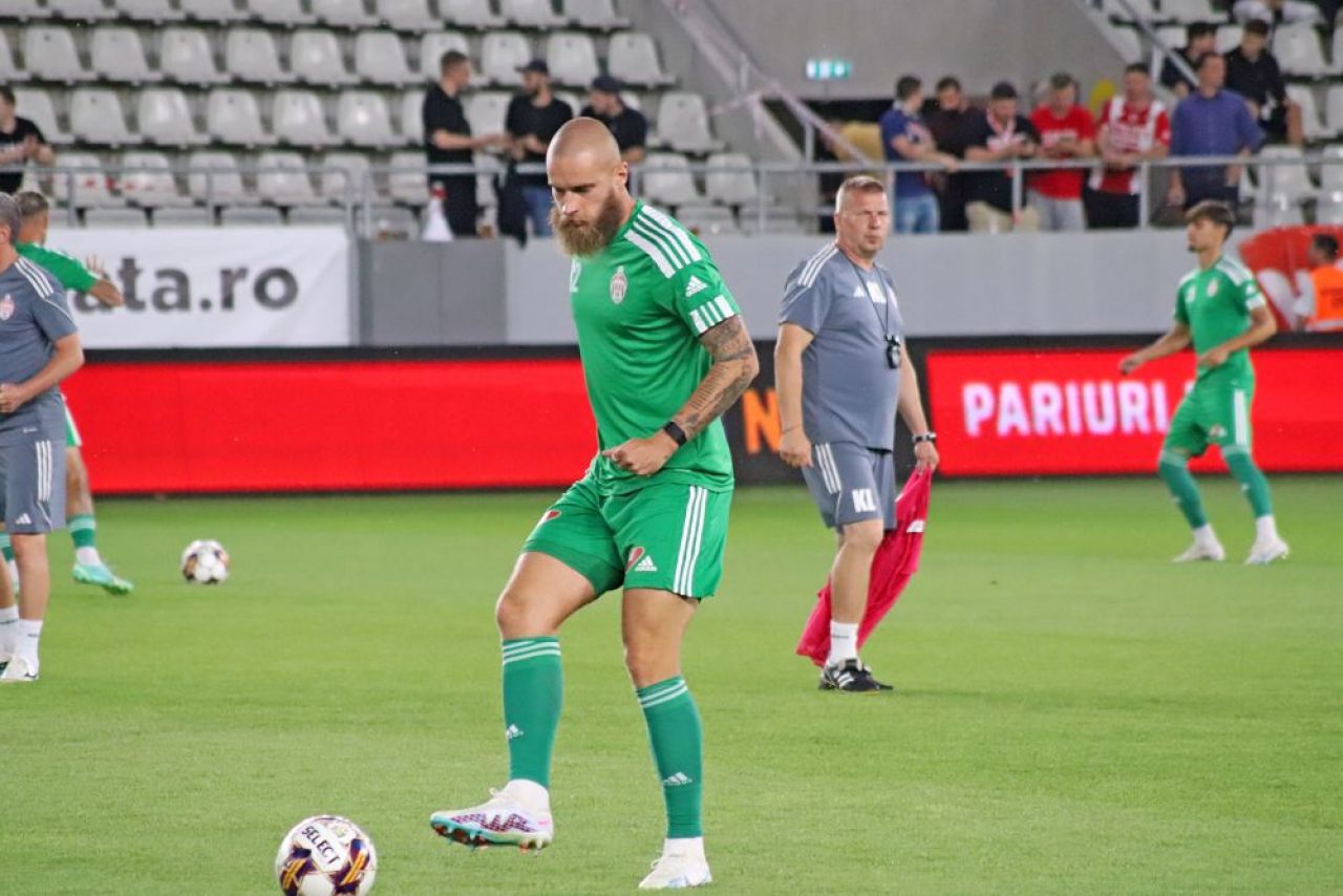 Ciobotariu ar fi vrut să amâne meciul cu Dinamo, Burcă îl îndeamnă să învețe să joace din trei în trei zile_2