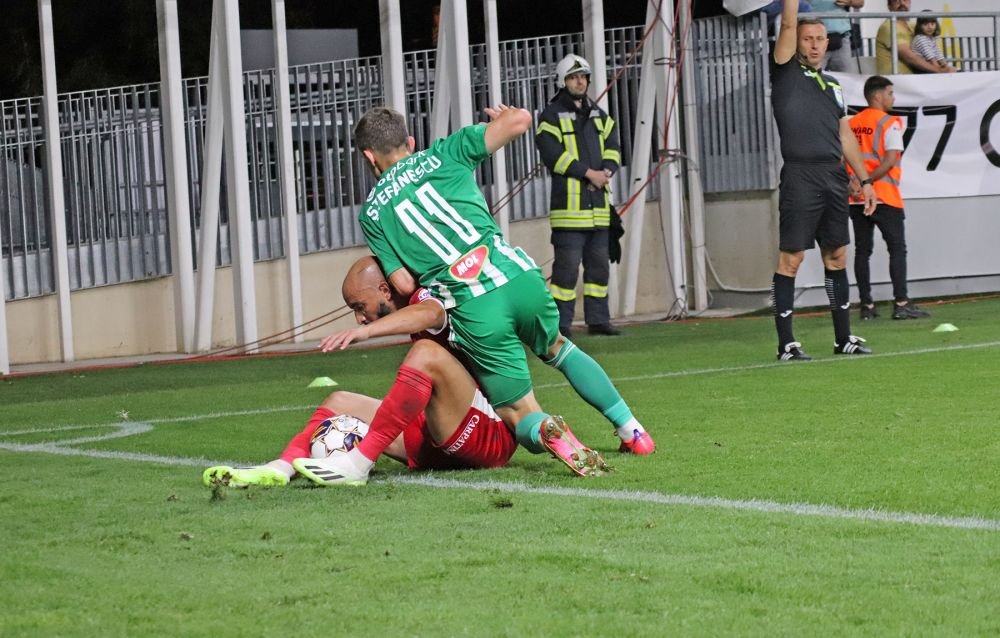 Ciobotariu ar fi vrut să amâne meciul cu Dinamo, Burcă îl îndeamnă să învețe să joace din trei în trei zile_7
