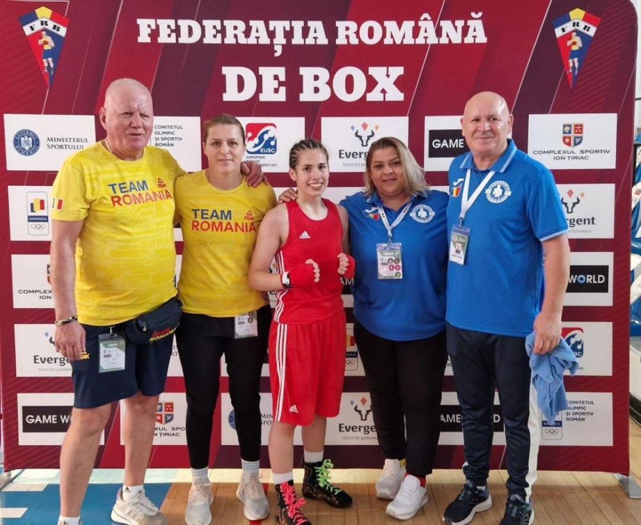 Avem viitor în nobila artă! Ei sunt tricolorii care au cucerit medalii la Europeanul de box pentru juniori de la Ploiești_1