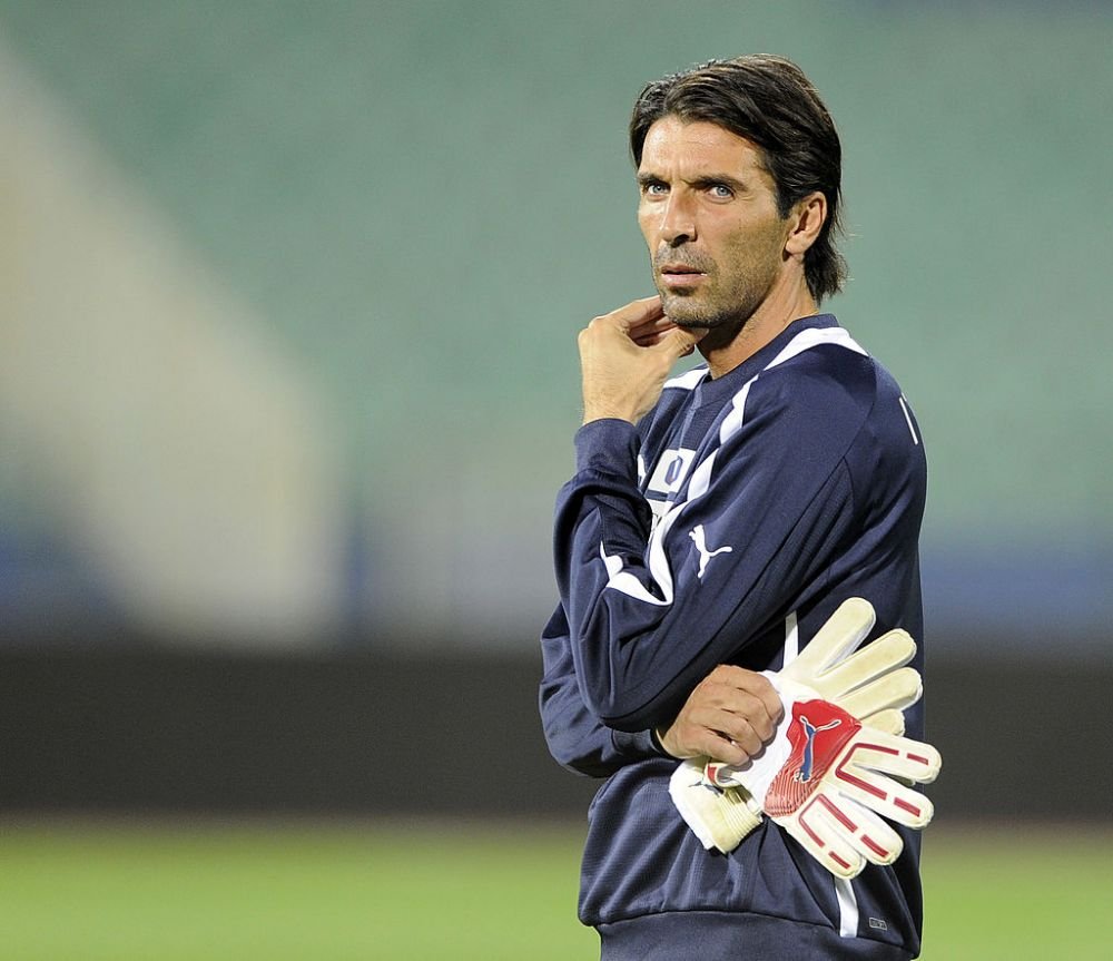 Asta e, băieți! .&nbsp;Gianluigi Buffon și-a anunțat retragerea din fotbal, după o carieră impresionantă de 28 de ani