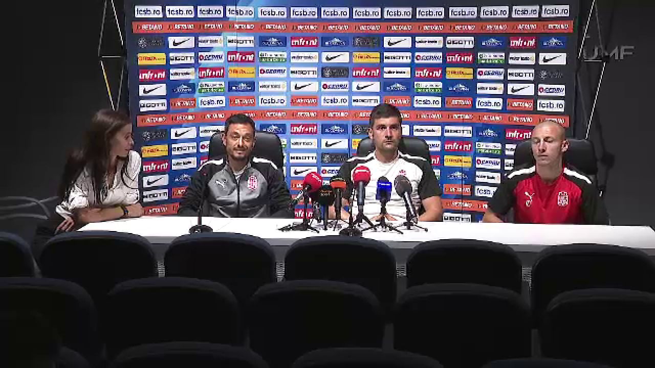 Soția lui Florentin Petre, cu care se află în scandal, translator pentru CSKA 1948 Sofia, înaintea duelului cu FCSB_4