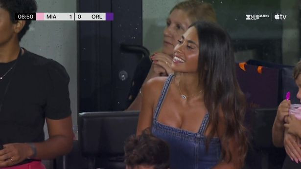 Cel mai norocos om de pe P&acirc;m&acirc;nt . Messi a făcut dubla, dar imaginile cu Antonela Roccuzzo s-au viralizat: cum a apărut &icirc;n tribune