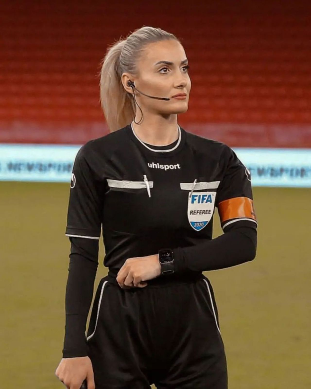 Gigi Becali nu a scăpat! :) Arbitrul de rezervă de la FCSB - CSKA 1948 Sofia a fost în centrul atenției: cum arată Emanuela Rusta_1