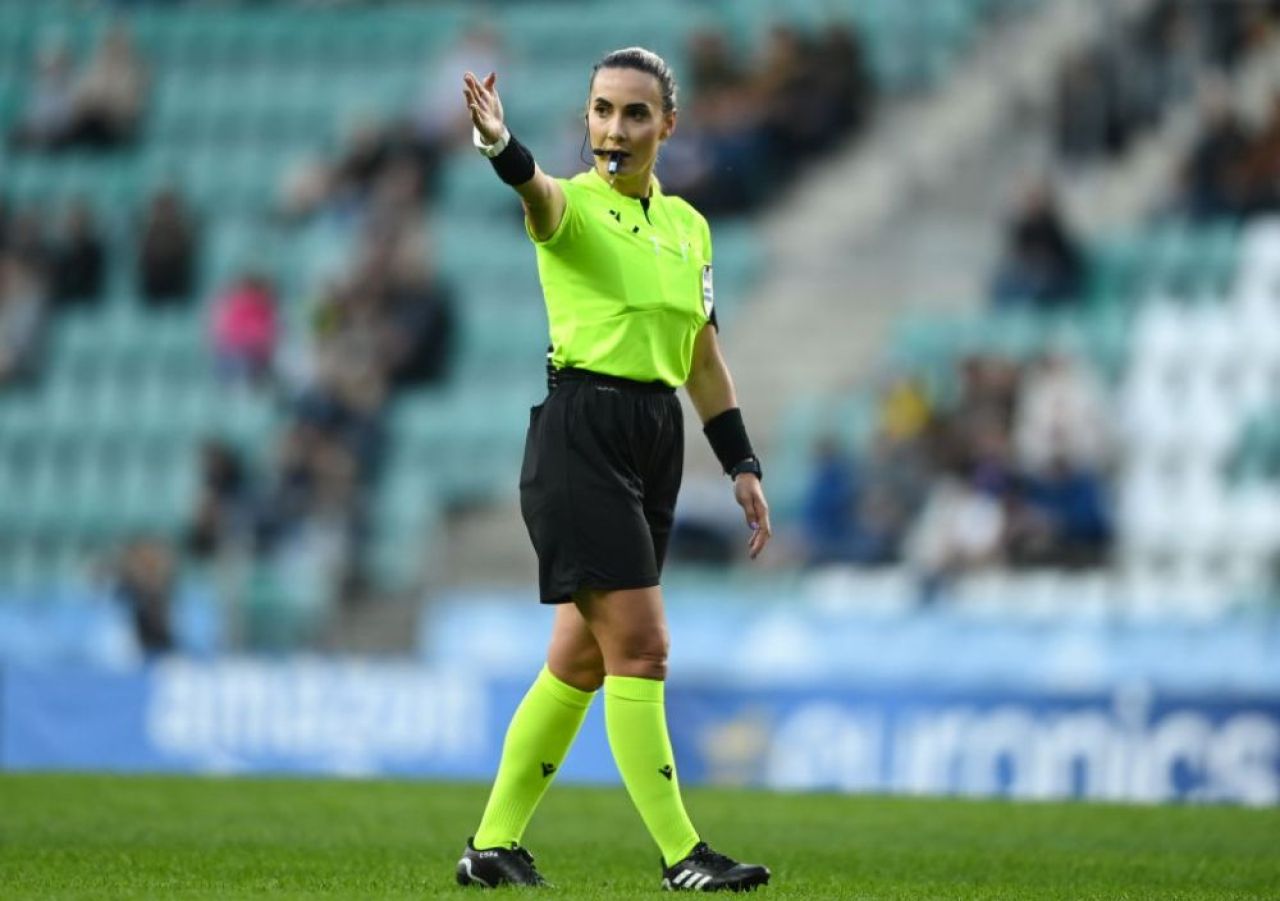 Gigi Becali nu a scăpat! :) Arbitrul de rezervă de la FCSB - CSKA 1948 Sofia a fost în centrul atenției: cum arată Emanuela Rusta_5