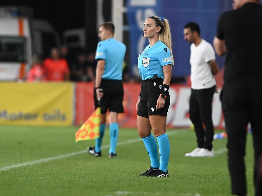 Gigi Becali nu a scăpat! :) Arbitrul de rezervă de la FCSB - CSKA 1948 Sofia a fost în centrul atenției: cum arată Emanuela Rusta_8