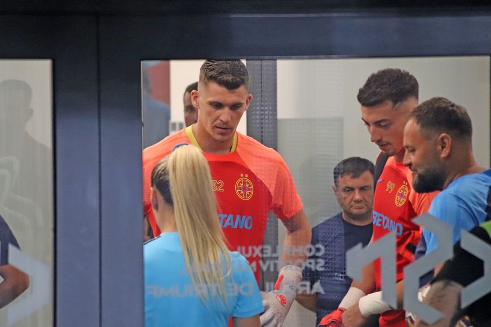Din cauza ei și-au pierdut jucătorii FCSB concentrarea? Arbitra sexy albaneză a întors toate privirile pe Arcul de Triumf_2