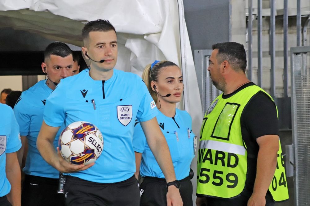 Din cauza ei și-au pierdut jucătorii FCSB concentrarea? Arbitra sexy albaneză a întors toate privirile pe Arcul de Triumf_15