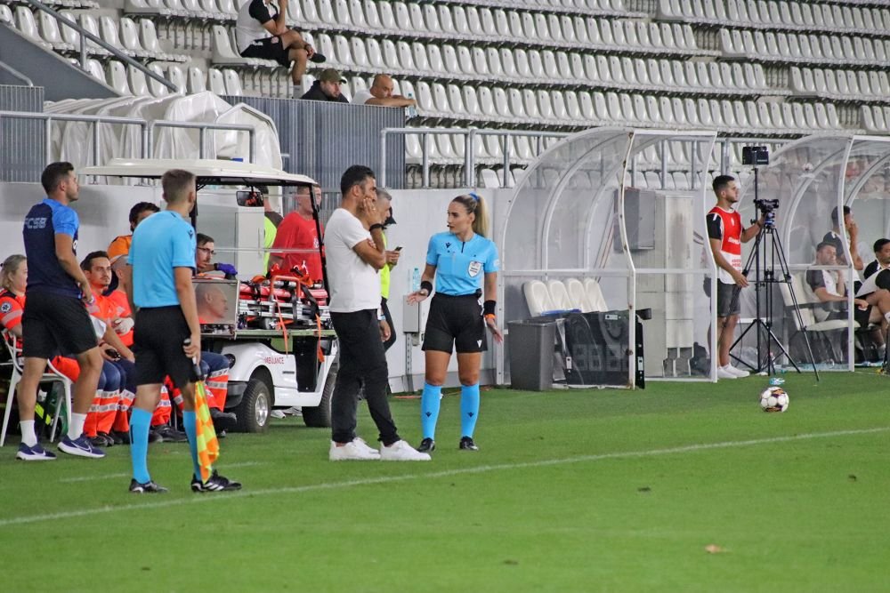Din cauza ei și-au pierdut jucătorii FCSB concentrarea? Arbitra sexy albaneză a întors toate privirile pe Arcul de Triumf_16