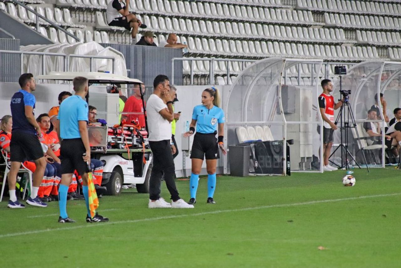 Din cauza ei și-au pierdut jucătorii FCSB concentrarea? Arbitra sexy albaneză a întors toate privirile pe Arcul de Triumf_16