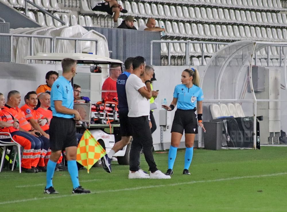 Din cauza ei și-au pierdut jucătorii FCSB concentrarea? Arbitra sexy albaneză a întors toate privirile pe Arcul de Triumf_17