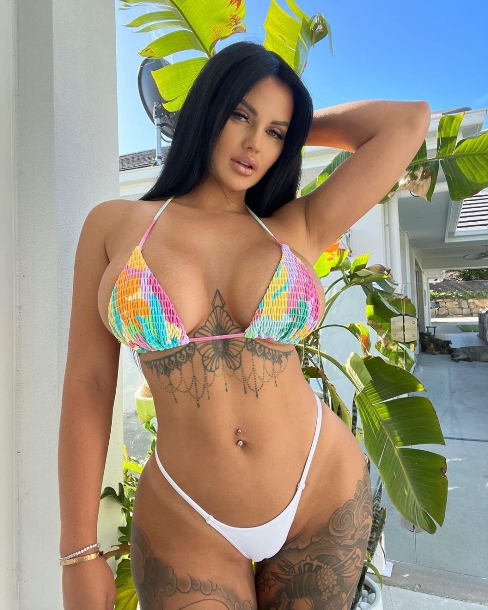 S-a lăsat de curse pentru a-și vinde pozele pe OnlyFans, acum s-a întors la prima 'dragoste'! Cum arată sexy-șoferița _4