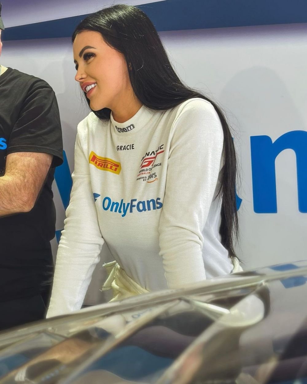 S-a lăsat de curse pentru a-și vinde pozele pe OnlyFans, acum s-a întors la prima 'dragoste'! Cum arată sexy-șoferița _46