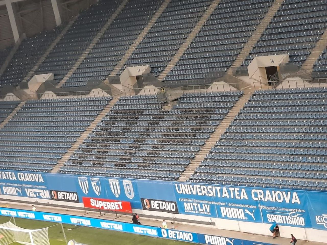 Galeria Universității Craiova, mesaj macabru pentru ultrașii lui FCU Craiova_2