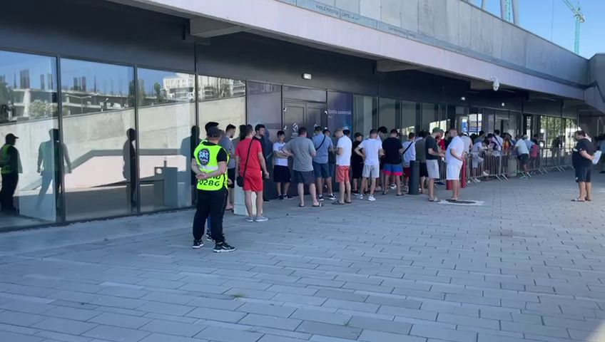 Bătaie pe ultimele bilete la FCSB - CFR Cluj! Fanii s-au strâns sâmbătă dimineață în fața stadionului din Ghencea_4