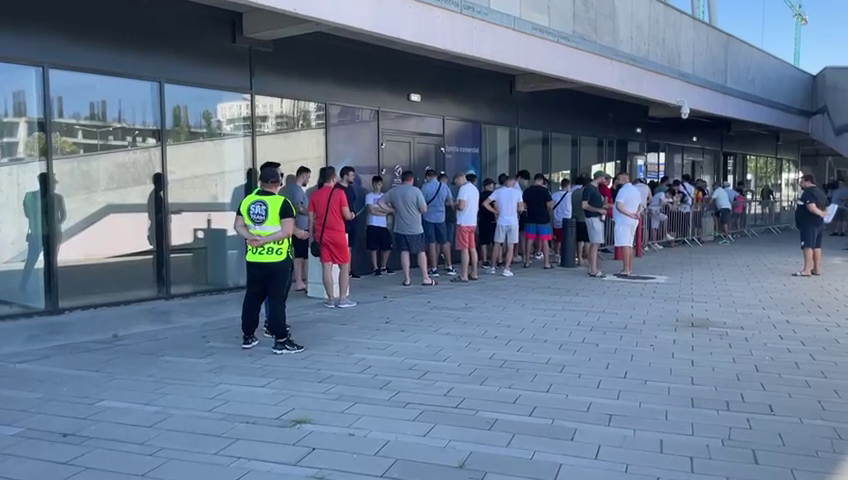 Bătaie pe ultimele bilete la FCSB - CFR Cluj! Fanii s-au strâns sâmbătă dimineață în fața stadionului din Ghencea_5