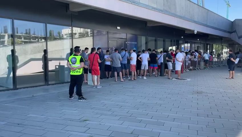 Bătaie pe ultimele bilete la FCSB - CFR Cluj! Fanii s-au strâns sâmbătă dimineață în fața stadionului din Ghencea_5