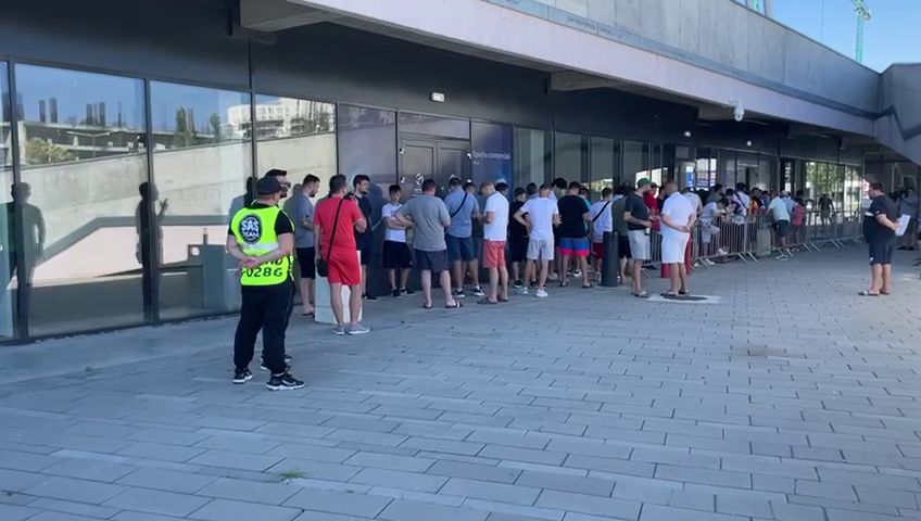 Bătaie pe ultimele bilete la FCSB - CFR Cluj! Fanii s-au strâns sâmbătă dimineață în fața stadionului din Ghencea_6