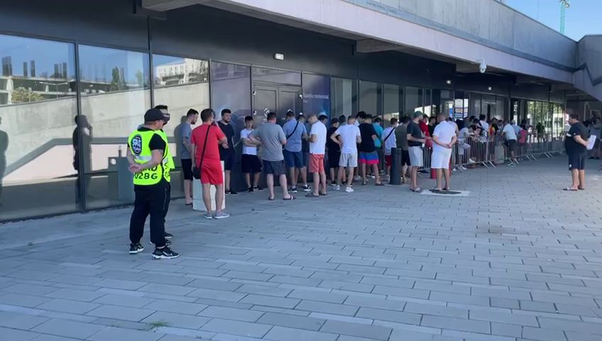 Bătaie pe ultimele bilete la FCSB - CFR Cluj! Fanii s-au strâns sâmbătă dimineață în fața stadionului din Ghencea_8