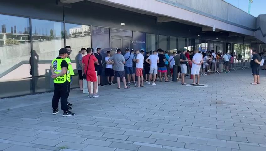Bătaie pe ultimele bilete la FCSB - CFR Cluj! Fanii s-au strâns sâmbătă dimineață în fața stadionului din Ghencea_9