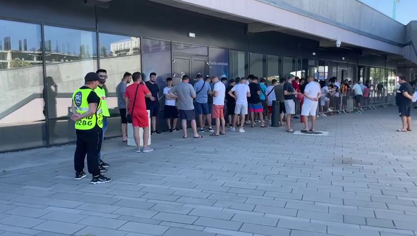 Bătaie pe ultimele bilete la FCSB - CFR Cluj! Fanii s-au strâns sâmbătă dimineață în fața stadionului din Ghencea_10