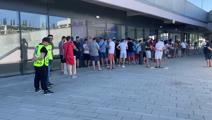 Bătaie pe ultimele bilete la FCSB - CFR Cluj! Fanii s-au strâns sâmbătă dimineață în fața stadionului din Ghencea_11