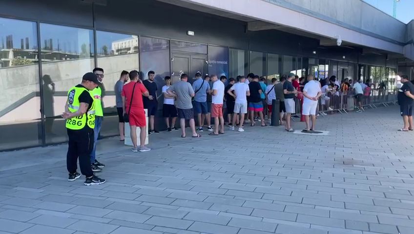Bătaie pe ultimele bilete la FCSB - CFR Cluj! Fanii s-au strâns sâmbătă dimineață în fața stadionului din Ghencea_11