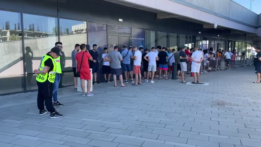 Bătaie pe ultimele bilete la FCSB - CFR Cluj! Fanii s-au strâns sâmbătă dimineață în fața stadionului din Ghencea_12
