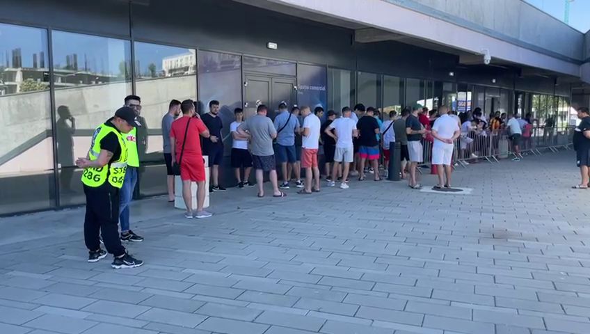 Bătaie pe ultimele bilete la FCSB - CFR Cluj! Fanii s-au strâns sâmbătă dimineață în fața stadionului din Ghencea_12