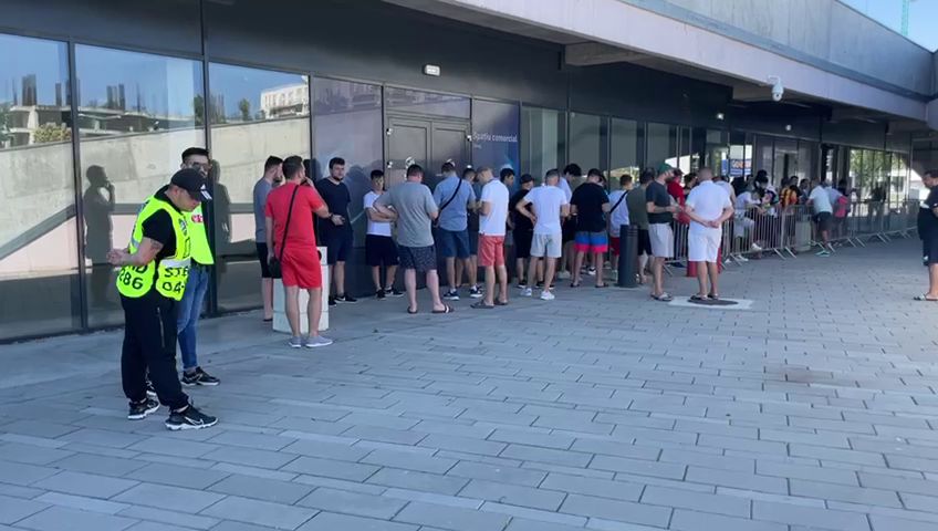 Bătaie pe ultimele bilete la FCSB - CFR Cluj! Fanii s-au strâns sâmbătă dimineață în fața stadionului din Ghencea_13