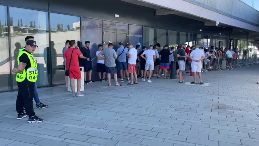 Bătaie pe ultimele bilete la FCSB - CFR Cluj! Fanii s-au strâns sâmbătă dimineață în fața stadionului din Ghencea_16