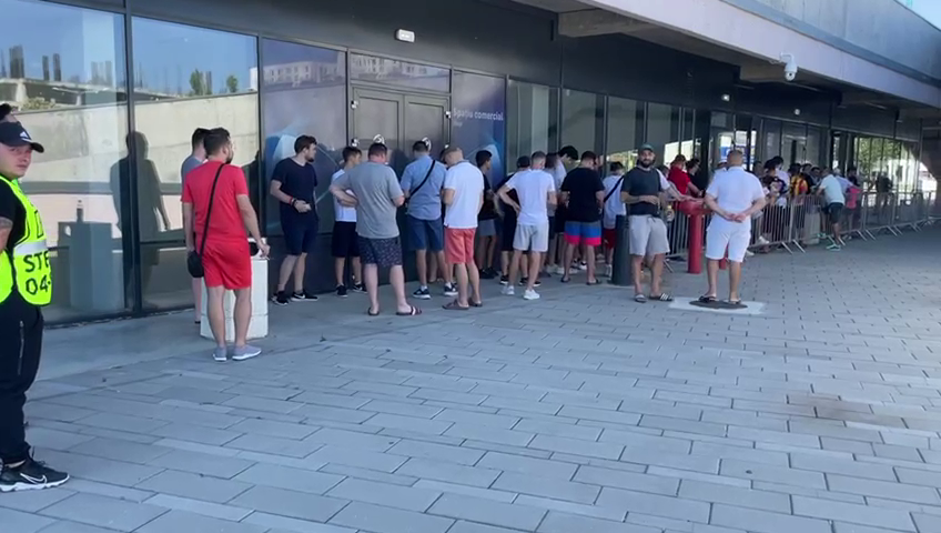 Bătaie pe ultimele bilete la FCSB - CFR Cluj! Fanii s-au strâns sâmbătă dimineață în fața stadionului din Ghencea_20